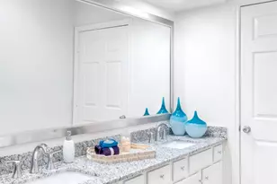 320 Jackson Hill St, Houston, TX 77007 - Photo 9