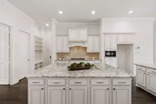 2102 Old Town Dr, Missouri City, TX 77459 - Photo 3