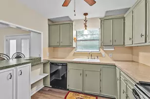 13677 Hillcrest Manor Dr, Willis, TX 77318 - Photo 11