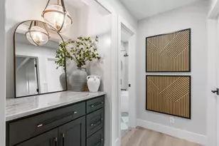 7525 Middlewood St, Houston, TX 77063 - Photo 23