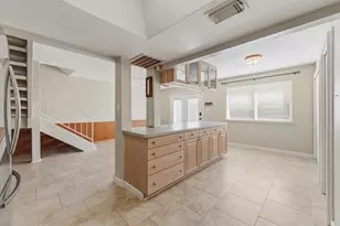 10556 Hammerly Blvd, Houston, TX 77043 - Photo 9