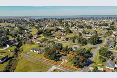 105 Alice Street, Anahuac, TX 77514 - Photo 3