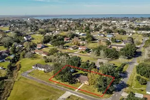 105 Alice St, Anahuac, TX 77514 - Photo 3