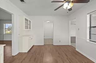 105 Alice St, Anahuac, TX 77514 - Photo 11