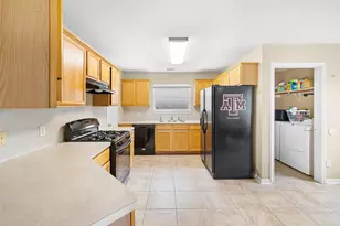 3807 Meadow View Dr, College Station, TX 77845 - Photo 11