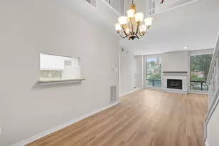 1112 Bering Dr, Houston, TX 77057 - Photo 11