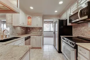 49 Briar Hollow Ln, Houston, TX 77027 - Photo 15