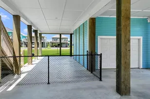 979 Fisherman Dr S, Crystal Beach, TX 77650 - Photo 25