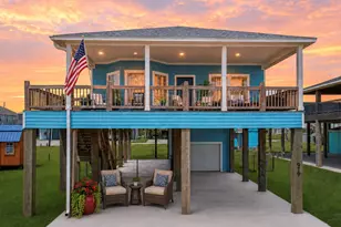 979 Fisherman Dr S, Crystal Beach, TX 77650 - Photo 1