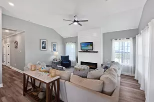 979 Fisherman Dr S, Crystal Beach, TX 77650 - Photo 3