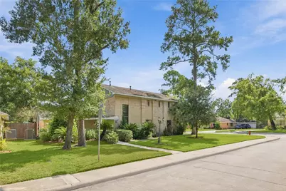 2711 Williamsburg Drive, Dickinson, TX 77539 - Photo 15