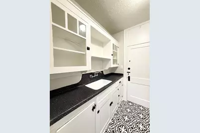 1126 Berthea Street #6, Houston, TX 77006 - Photo 9