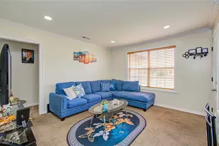 8651 Flossie Mae St, Houston, TX 77029 - Photo 9