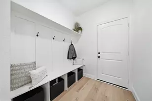 614 Austin St, West Columbia, TX 77486 - Photo 5