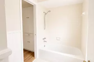 10223 Knoboak Dr, Houston, TX 77043 - Photo 11