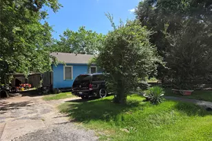 1985 Prairie St, Beaumont, TX 77701 - Photo 1