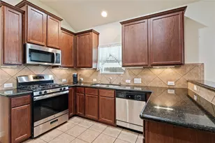 508 Forest Village Cir, La Marque, TX 77568 - Photo 9