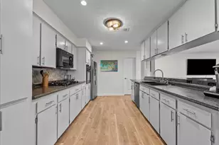 23 Harbor Ln, Kemah, TX 77565 - Photo 15