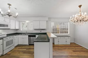 218 Oxford Dr, Conroe, TX 77303 - Photo 17