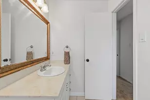 218 Oxford Dr, Conroe, TX 77303 - Photo 29