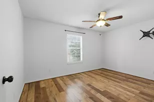 218 Oxford Dr, Conroe, TX 77303 - Photo 33