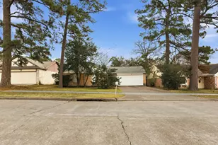 218 Oxford Dr, Conroe, TX 77303 - Photo 5