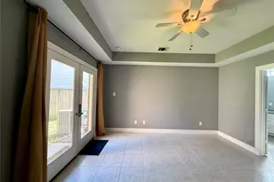 9833 Sandra Ann Ct, Houston, TX 77025 - Photo 5