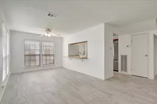 17287 Saturn Ln, Houston, TX 77058 - Photo 9