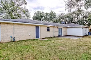824 S 37th St, Nederland, TX 77627 - Photo 17