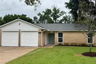 1100 N Heron Dr, Seabrook, TX 77586 - Photo 1