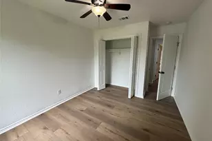 1100 N Heron Dr, Seabrook, TX 77586 - Photo 5