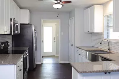 407 Tamarind Street, Lake Jackson, TX 77566 - Photo 11