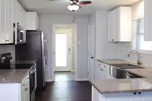407 Tamarind St, Lake Jackson, TX 77566 - Photo 11