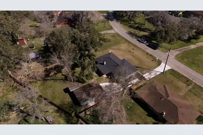 407 Tamarind Street, Lake Jackson, TX 77566 - Photo 5