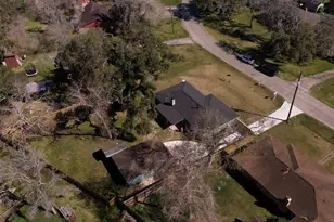 407 Tamarind St, Lake Jackson, TX 77566 - Photo 5
