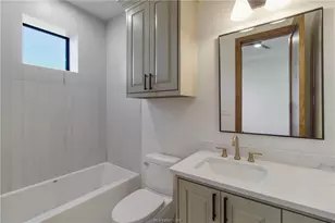 4558 Hicks Ln, Bryan, TX 77845 - Photo 19