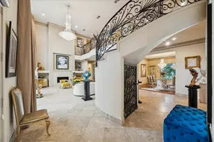 24 E Shady Ln, Houston, TX 77063 - Photo 11