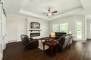 527 Lakeland Cir, Rosharon, TX 77583 - Photo 3