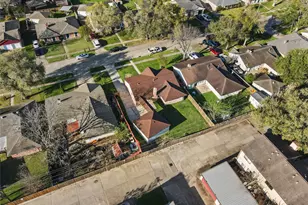 12403 Shannon Hills Dr, Houston, TX 77099 - Photo 33