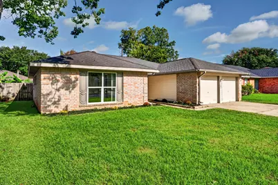 2402 Colonial Ridge Drive, Friendswood, TX 77546 - Photo 3