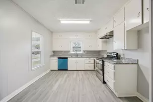 710 E Magnolia St, Angleton, TX 77515 - Photo 3