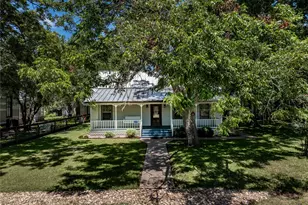 109 W Market St, Fayetteville, TX 78940 - Photo 25