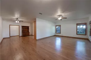109 W Market St, Fayetteville, TX 78940 - Photo 7