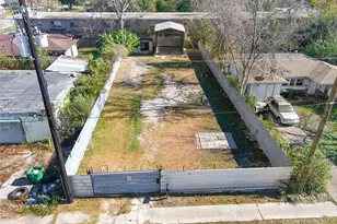 3930 Pickfair St, Houston, TX 77026 - Photo 11