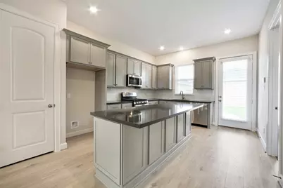 2517 S Houston Avenue, Pearland, TX 77581 - Photo 3