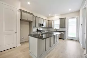 2517 S Houston Ave, Pearland, TX 77581 - Photo 3