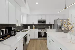 801 E 32nd 1/2 St, Houston, TX 77022 - Photo 15