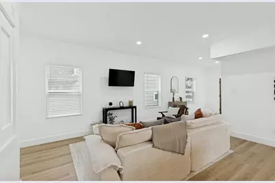 801 E 32nd 1/2 Street #A, Houston, TX 77022 - Photo 13