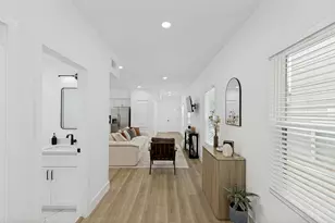 801 E 32nd 1/2 St, Houston, TX 77022 - Photo 3