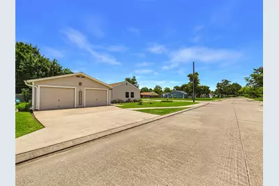 212 Elm Street, Lake Jackson, TX 77566 - Photo 35